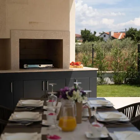 Villa Perla By Villsy